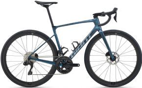 Giant Defy Advanced 0 Road Bike  2025 - Wider rims and durable hubs make Aksium a great choice for everyday road riding.